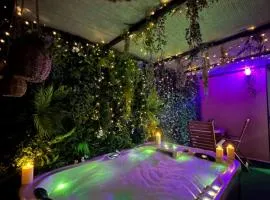 Majorelle Terracotta Spa