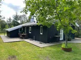 Summer House By The Beach In Ålbæk