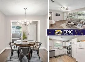 3 Bedroom Home The Neighborhood Spot desks in 2 rooms high speed Internet wifi Kick Back & Relax close to Houston Hobby Airport 5 star superhost