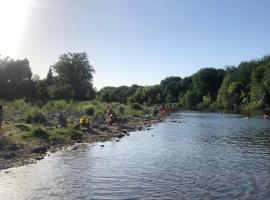 Casa Aurora 1 Cosquín، فندق في كوسكين