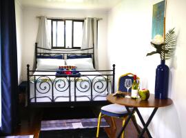 MAUI CREEK BURES Tiny home by the creek!, allotjament a Tangangge