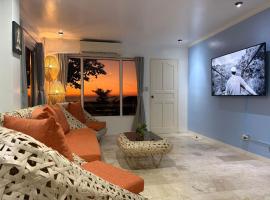 Bobby's Villa Beachfront, Paringao, La Union, hotel i Bauang