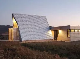 Cedar Peak - Design-Forward Barrier-Free Chalet