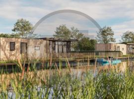 Cozy Home In Vinkeveen With Harbor View, Hotel in Vinkeveen