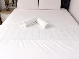 En-suite room in a shared flat, 5 minutes walk to Tyne and Wear Metro