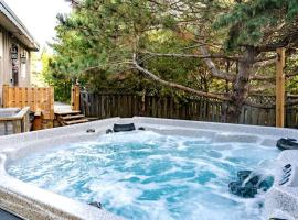 Cozy upgraded Chalet Hot Tubs Sauna Fireplace, hotel i Blue Mountains
