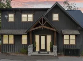 Skys the Limit - Pool - Theater - Views