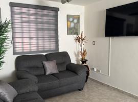House for 6 with patio, BBQ grill & parking, hotel di Monterrey