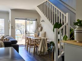 Water's Edge 4x4 Townhouse โรงแรมในFalcon