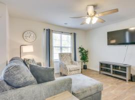 9 Mi to Shawn AFB! Family Townhome Near Dining, Hotel in Sumter