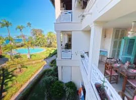 La Dolce Vita Beachfront Apt 9