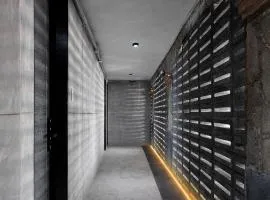 Miranthia Hotel Business and family