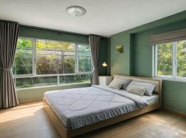Monthly Garden View Corner Condo Near Patong Pool Gym, hotel a Kathu
