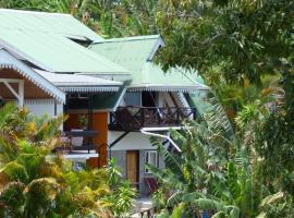 CHEZ LORNA 5 nights minimum, homestay in De Quincey Village