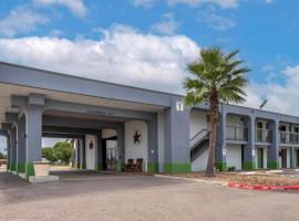 Days Inn by Wyndham Victoria TX East, хотел в Виктория