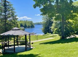 Stunning Lakeview Muskoka Pier 100 Resort, hotel Port Carlingban