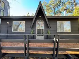 Stylish Cabin hideaway EV charger, Fire Pit & spa