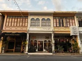 Village 40 Phuket Old Town
