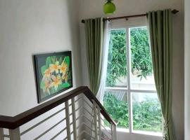 Cozy Guest Room in Secure Krung Thep Maha Nakhon Residence, hotelli kohteessa Min Buri