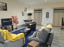 OG Stays III- 3bedroom house- sleeps 7persons, Near Nissan & Stadium of Light, free parking