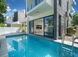 Luxury 5 bedroom villa Laguna Park