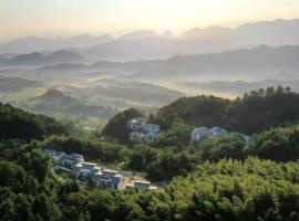 Huazhu Luxury Jiuhuashan Moshang Xingkong Hujian Hotel, hotell i Chizhou