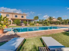Mitjana, hotel i Cala Ferrera