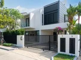 Luxury 5 bed Laguna Park no Pool