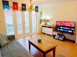 Bright 4BR Family Retreat mins from Harry Potter