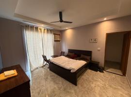 Goyard Greens Farm Stay by the Yamuna, hotel a Noida