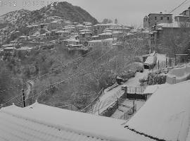 family home โรงแรมในดีมิตซานา