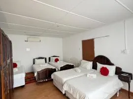 Khol Newman Bed & Breakfast