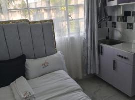 F & F Cosy Homes at Kunste Nakuru, hotel com estacionamento em Gatunga