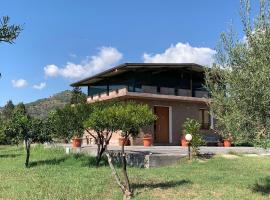 Casa Fortuna Artist Family Retreat in Taormina, hotel v mestu Schisò