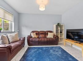 Enfield 5 bedroom - sleeps 6, מלון באנפילד