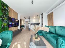 Renting Suceava Glam Apartments with Parking，蘇恰瓦的飯店