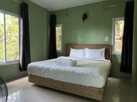 Green House on the Hill Chaloklum