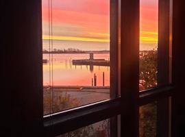 Hafenhaus Fehmarn - nah am Wasser gebaut!, hôtel à Fehmarn