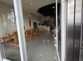 Boyun Hostel، فندق في كاوشيونغ