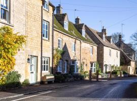 Cotswolds Stone Cottage in Lower Oddington, hotel a Adlestrop