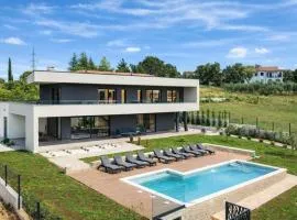 Villa de la Vie with Heated Swimming Pool