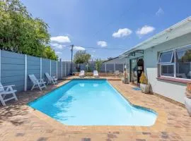 15min to V&A Waterfront, 5min to Canal Walk & 5min to Grand West Casino