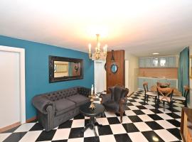 Two bedroom Vintage apartment、コトルのホテル