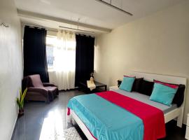 Cozy Home with Terrace Views!, хотел в Понта до Сол