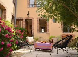 Gite de charme, Sologne, s&eacute;jour en famille, jeux, balade nature en for&ecirc;t & d&eacute;tente, centre Aubigny, lomakeskus kohteessa Aubigny-sur-N&egrave;re