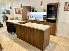 Large apartment with terrace - very central NEW