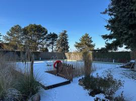 Ferienhaus Biotop - Badeteich, Sauna, Kinoleinwand, hotell i Kölleda