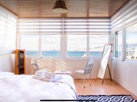 3-storey detached house with a view in the city center โรงแรมในKonak