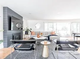 Zen 7BR Escape w Lake Views & Vineyard Haven