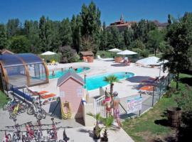 ZEcamping 3 animaux acceptés avec piscine chauffée et couverte, Hotel in Montlaur